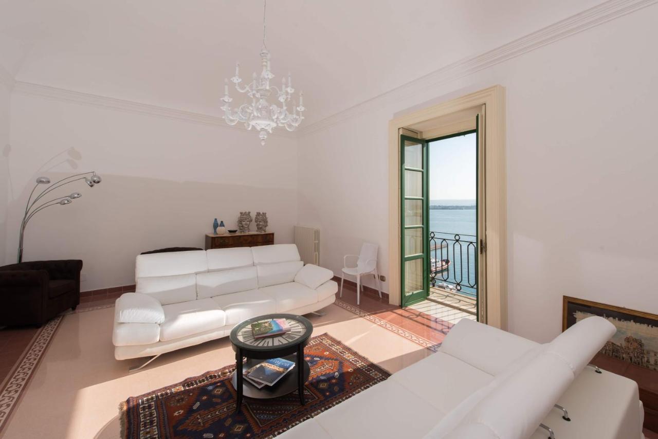 Duomo Seaside Deluxe Apartment By Ortigia Apartments Syrakus Exterior foto