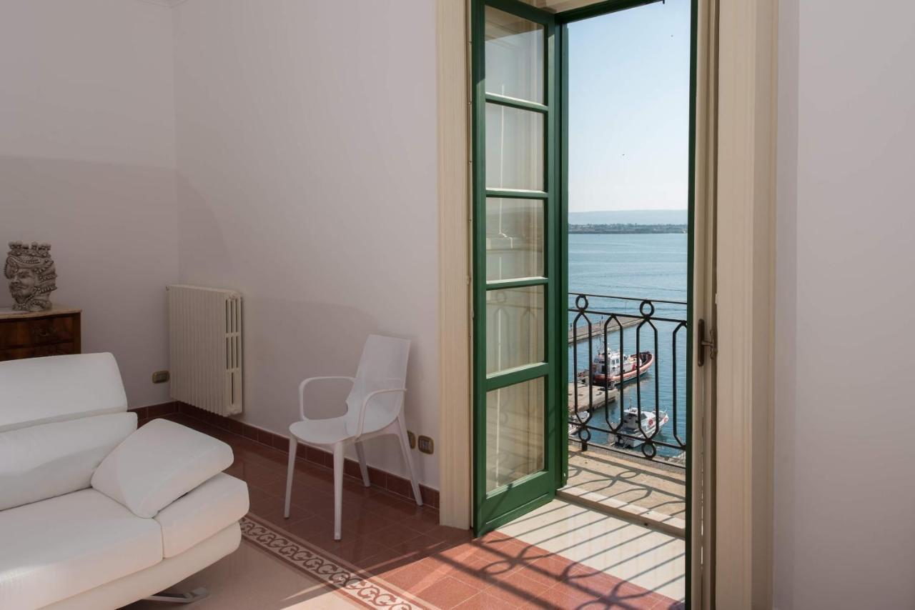 Duomo Seaside Deluxe Apartment By Ortigia Apartments Syrakus Exterior foto