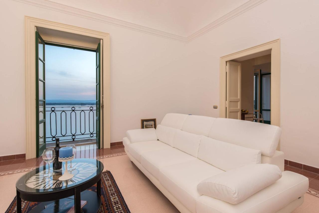 Duomo Seaside Deluxe Apartment By Ortigia Apartments Syrakus Exterior foto